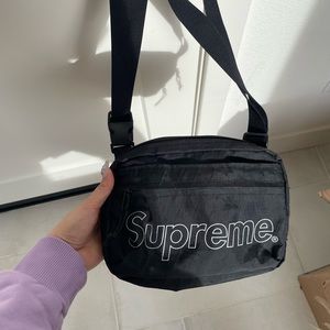 Supreme shoulder bag authentic